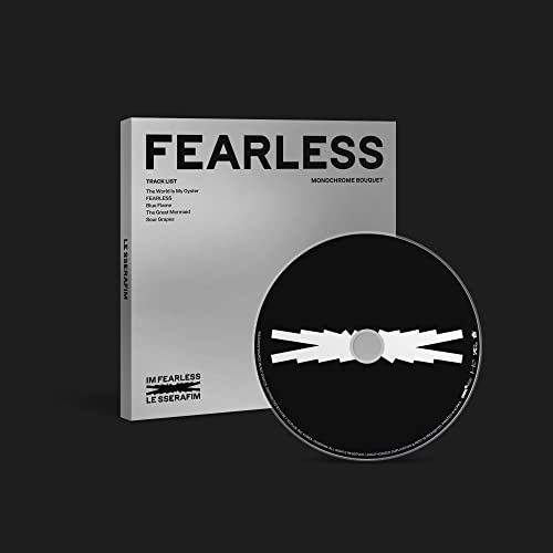 LE SSERAFIM - 1st Mini Album 'FEARLESS' (Monochrome Bouquet Ver image 1