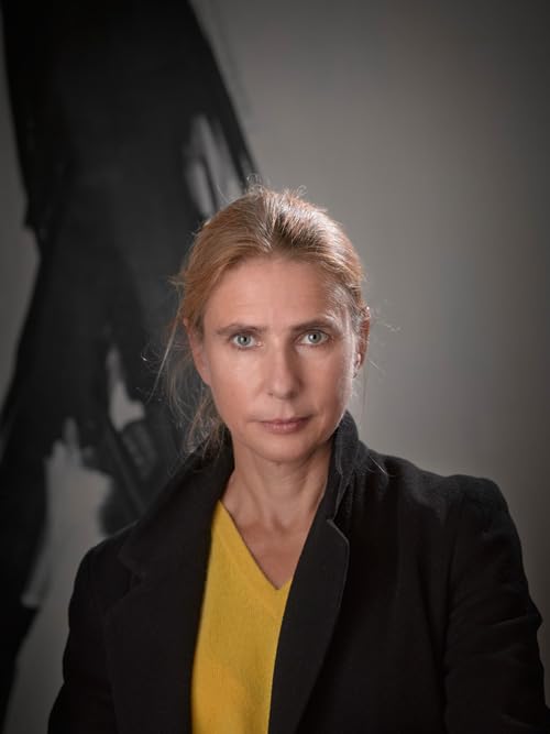 Lionel Shriver - A Perfectly Good Family - Paperback image 2