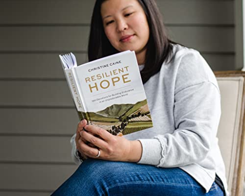 Christine Caine - Resilient Hope : 100 Devotions for Building Enduranc image 6
