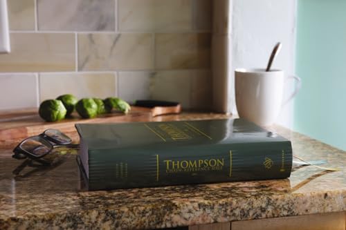 ESV, Thompson Chain-Reference Bible, Hardcover, Green, Red Letter - Ha image 3
