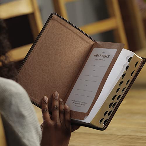 Thomas Nelson - KJV Holy Bible: Personal Size Giant Print with 43,000 image 2