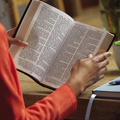 Thomas Nelson - KJV Holy Bible: Personal Size Giant Print with 43,000 image 4