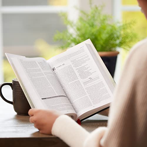 NKJV, MacArthur Daily Bible, 2nd Edition, Paperback, Comfort Print : A image 1