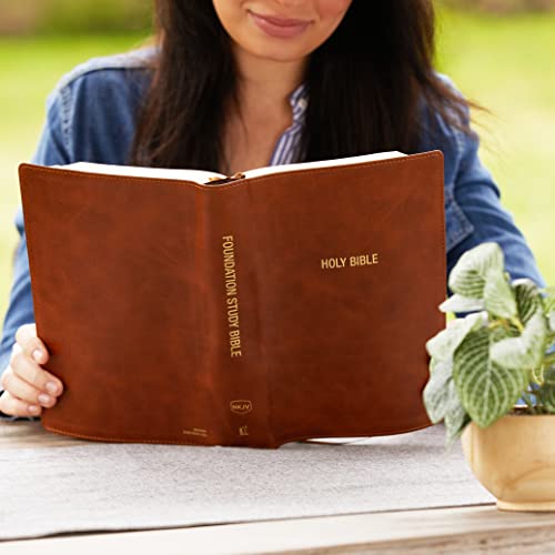 Thomas Nelson - NKJV, Foundation Study Bible, Large Print, Leathersoft image 3