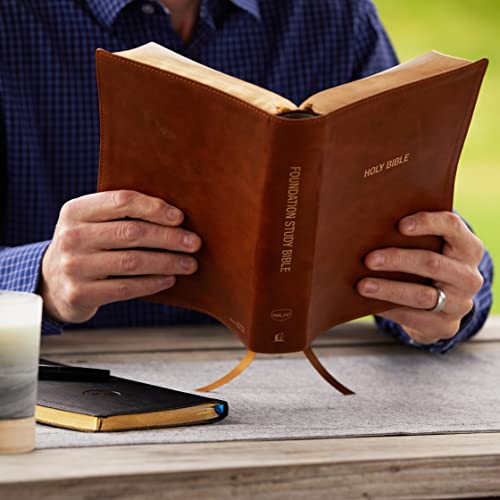Thomas Nelson - NKJV, Foundation Study Bible, Large Print, Leathersoft image 4