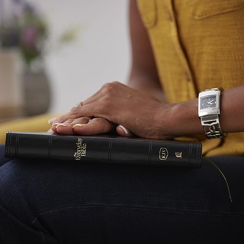 Thomas Nelson - KJV, The Everyday Bible, Black Leathersoft, Red Letter image 4