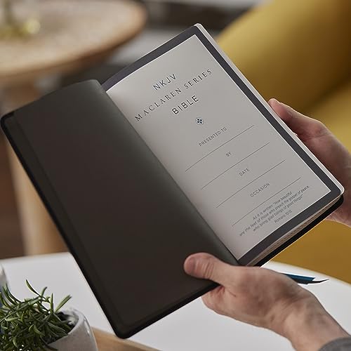 Thomas Nelson - NKJV, Large Print Thinline Reference Bible, Blue Lette image 3