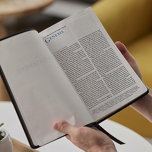 Thomas Nelson - NKJV, Large Print Thinline Reference Bible, Blue Lette image 4