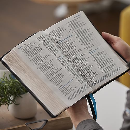 Thomas Nelson - NKJV, Large Print Thinline Reference Bible, Blue Lette image 5