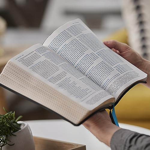 Thomas Nelson - NKJV, Large Print Thinline Reference Bible, Blue Lette image 6