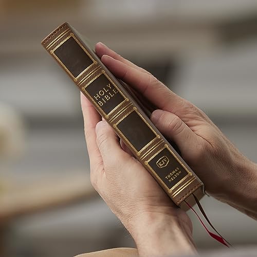 Thomas Nelson - KJV Holy Bible: Compact Bible with 43,000 Center-Colum image 2