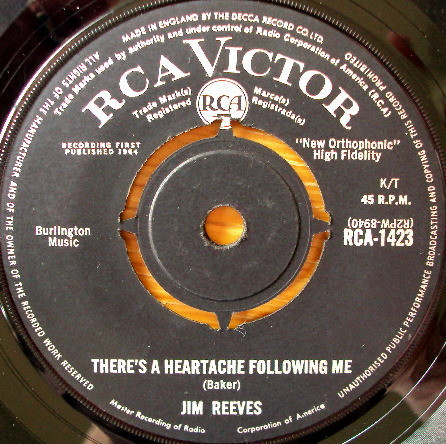 Jim Reeves - re's A Heartache Following Me - Used Vinyl Record 7" image 1